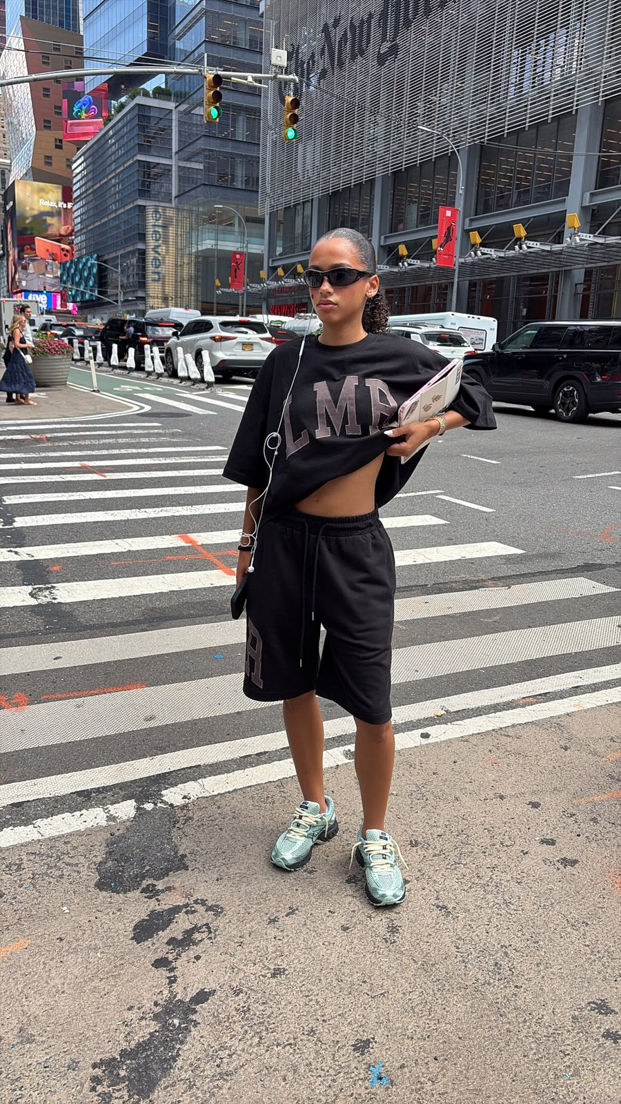 @4SASOUU wearing LMR College T-shirt Washed Black